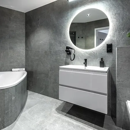 Inpoint Executive Near Old Town & Kazimierz District * Krakov